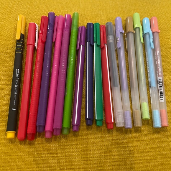 Colorful Assorted Pens Set - Picture 3 of 6